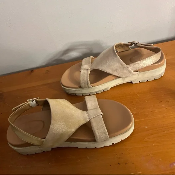 Vionic Alondra Lug
Ankle Sandals - Women's Cream Sandals - Picture 5 of 7